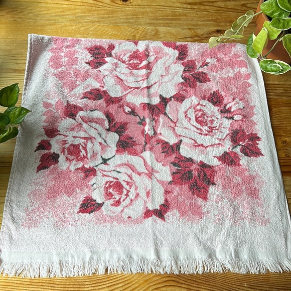 Vintage Other - Vintage Floral Hand Towel